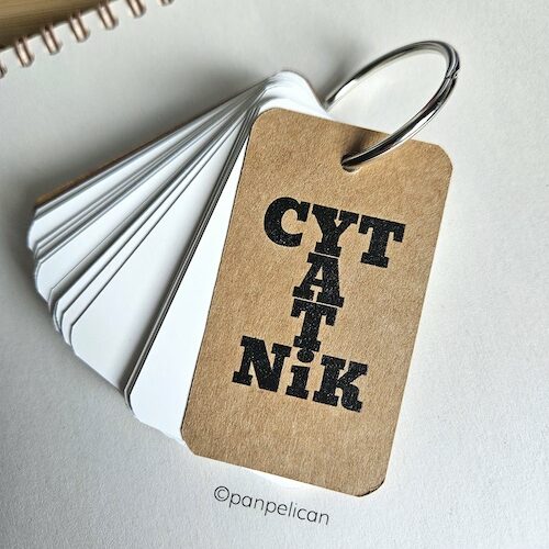 Cytatnik brelok na cytaty