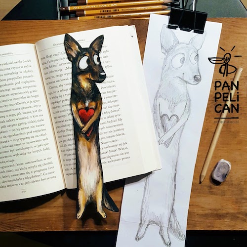 Zakładka do książki, "Kukułka", stworzona na podstawie zdjęć w wersji komiksowej, seria "Zwierz czyta też", sklejka drewniana, ręcznie malowana obustronnie; lakierowana, cena 150 zł.